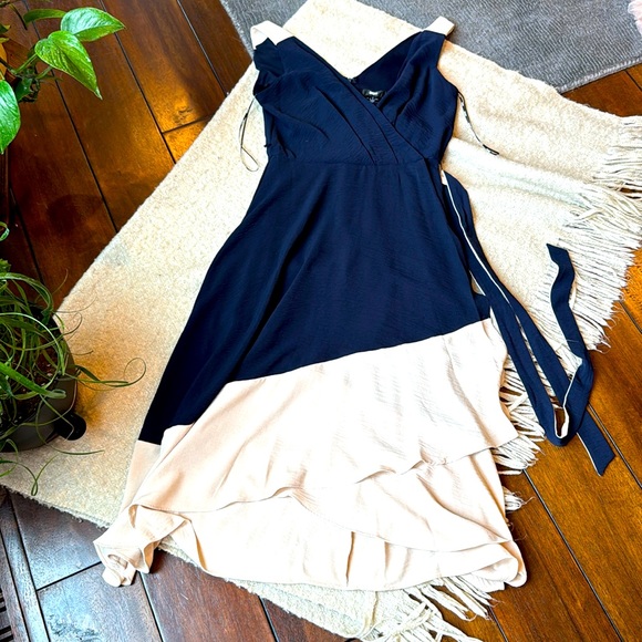 DNKY dress -size 6 -Navy and cream - perfect condition - Picture 1 of 3